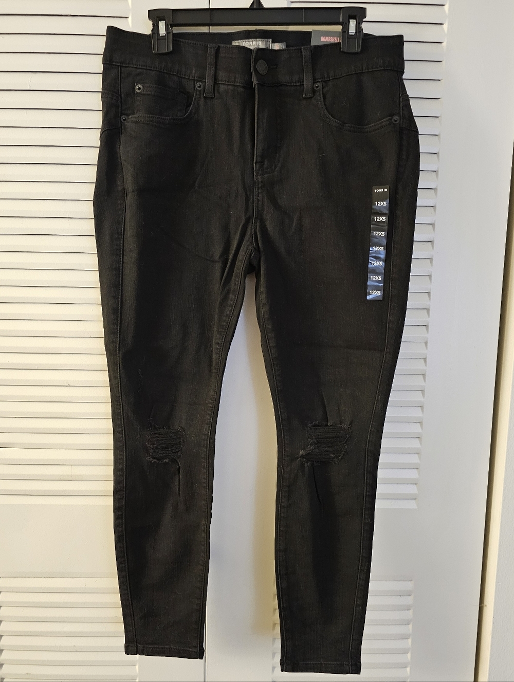 NWT torrid Black Bombshell Skinny Jeans Distressed - Size 12 XS